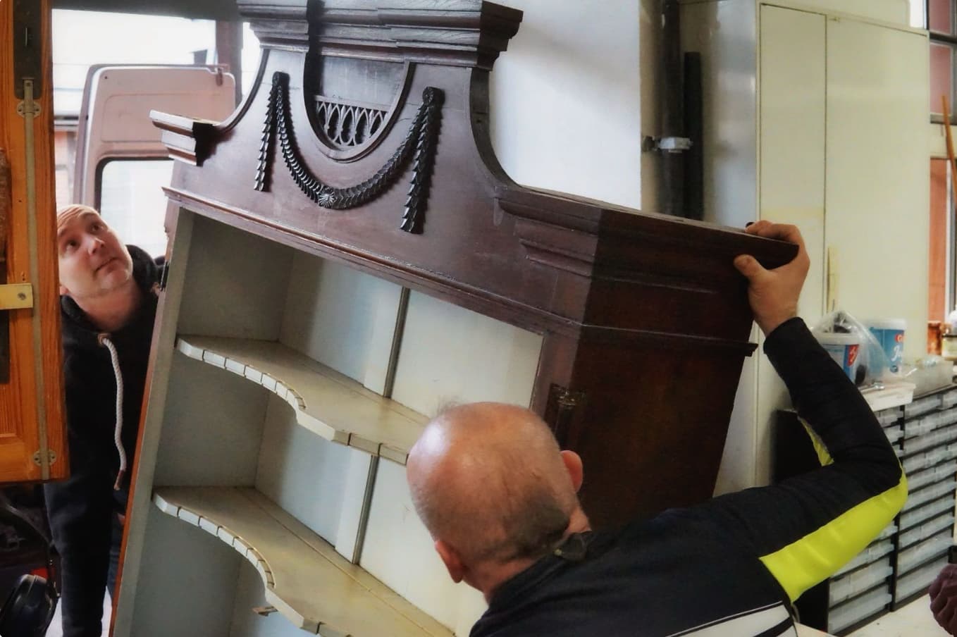 Flyer 02 -  Wir greifen Ihnen unter die Arme.